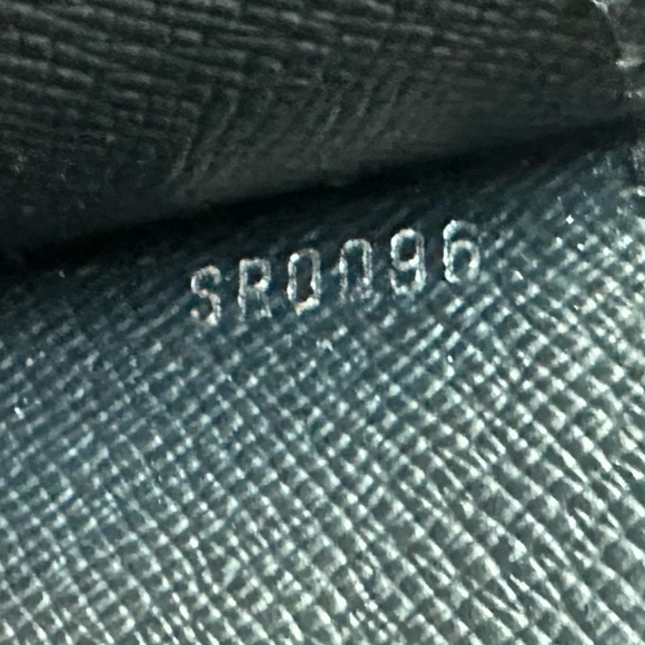 Authentic LOUIS VUITTON black Epi Monceau 28
Hand Bag 2way - Picture 15 of 15